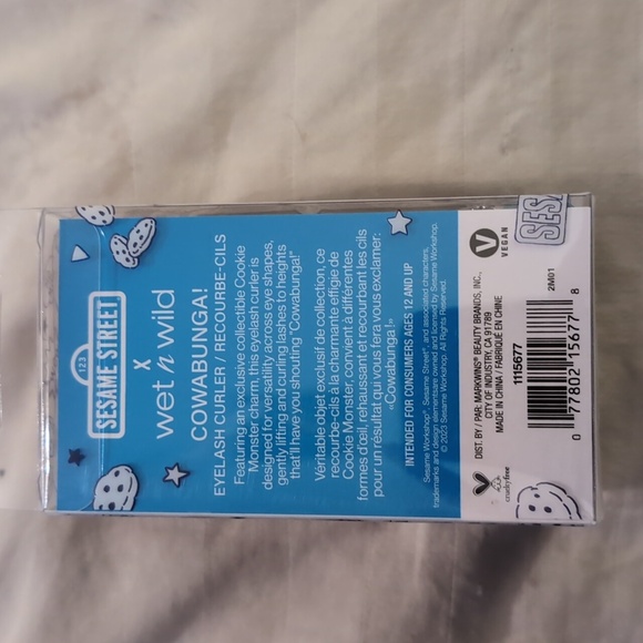 Wet n wild Cookie Monster Sesame Street Eyelash Curler - Picture 2 of 5